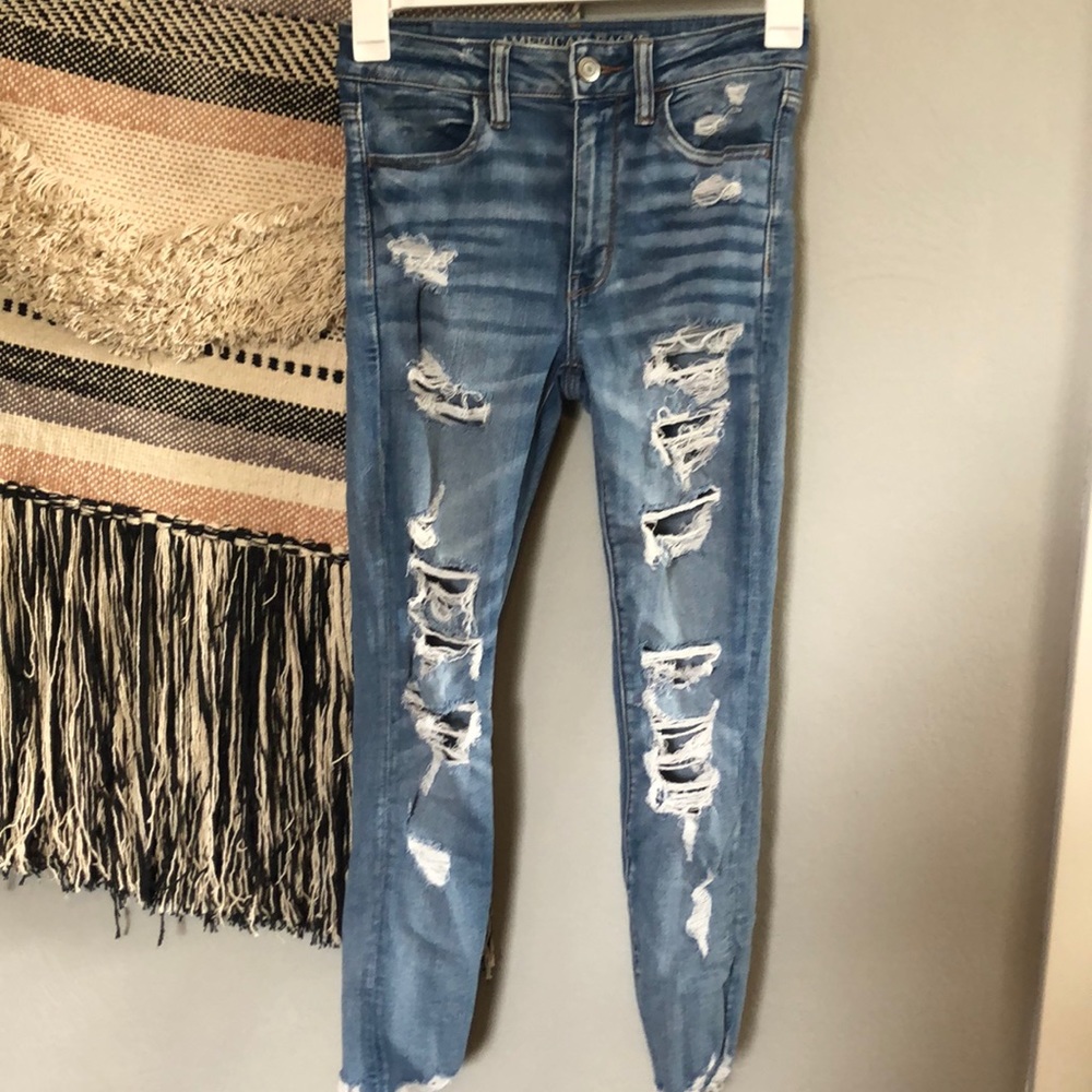 American Eagle distressed jeans 6 short